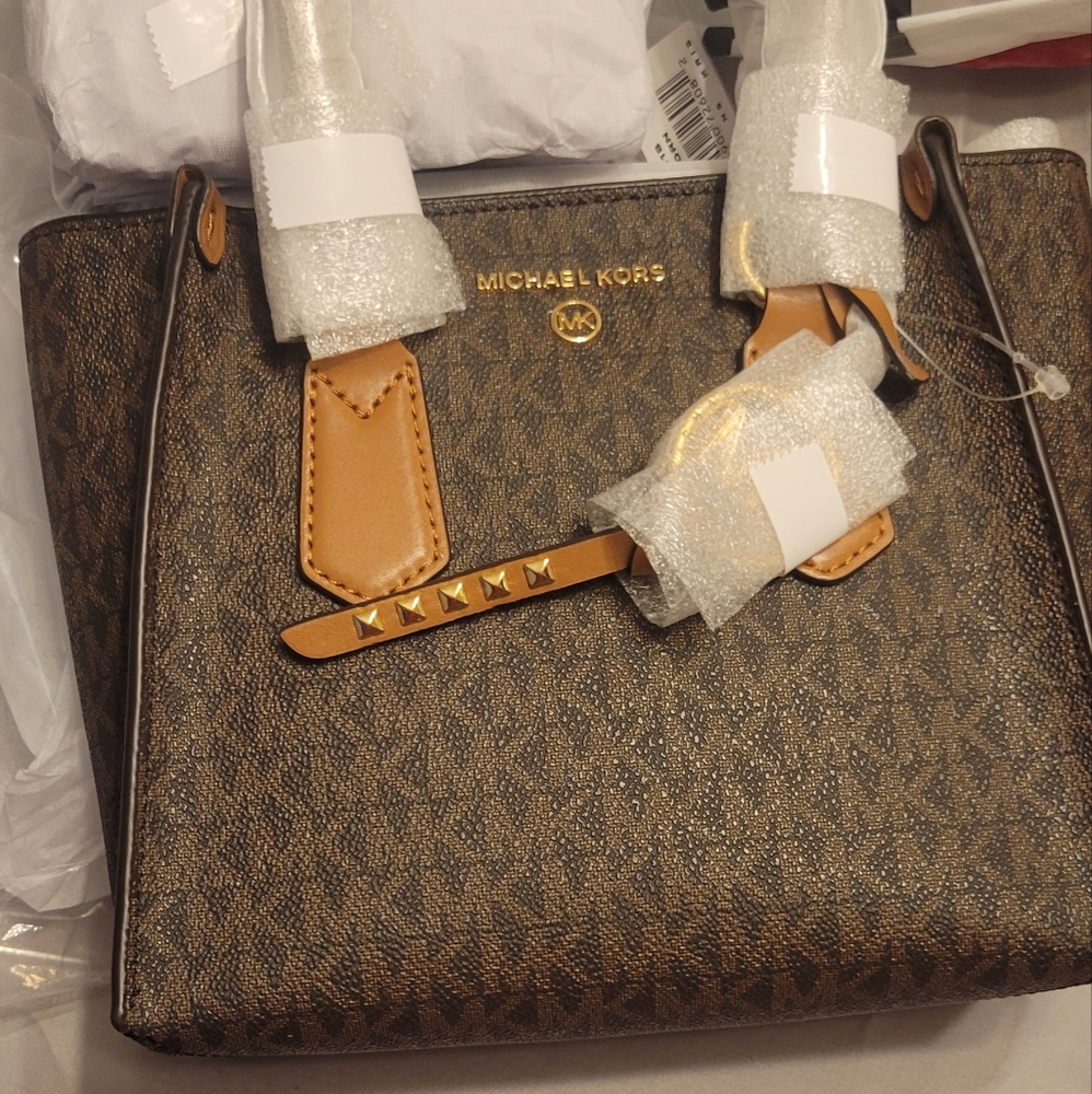 Nwt micheal kors purse